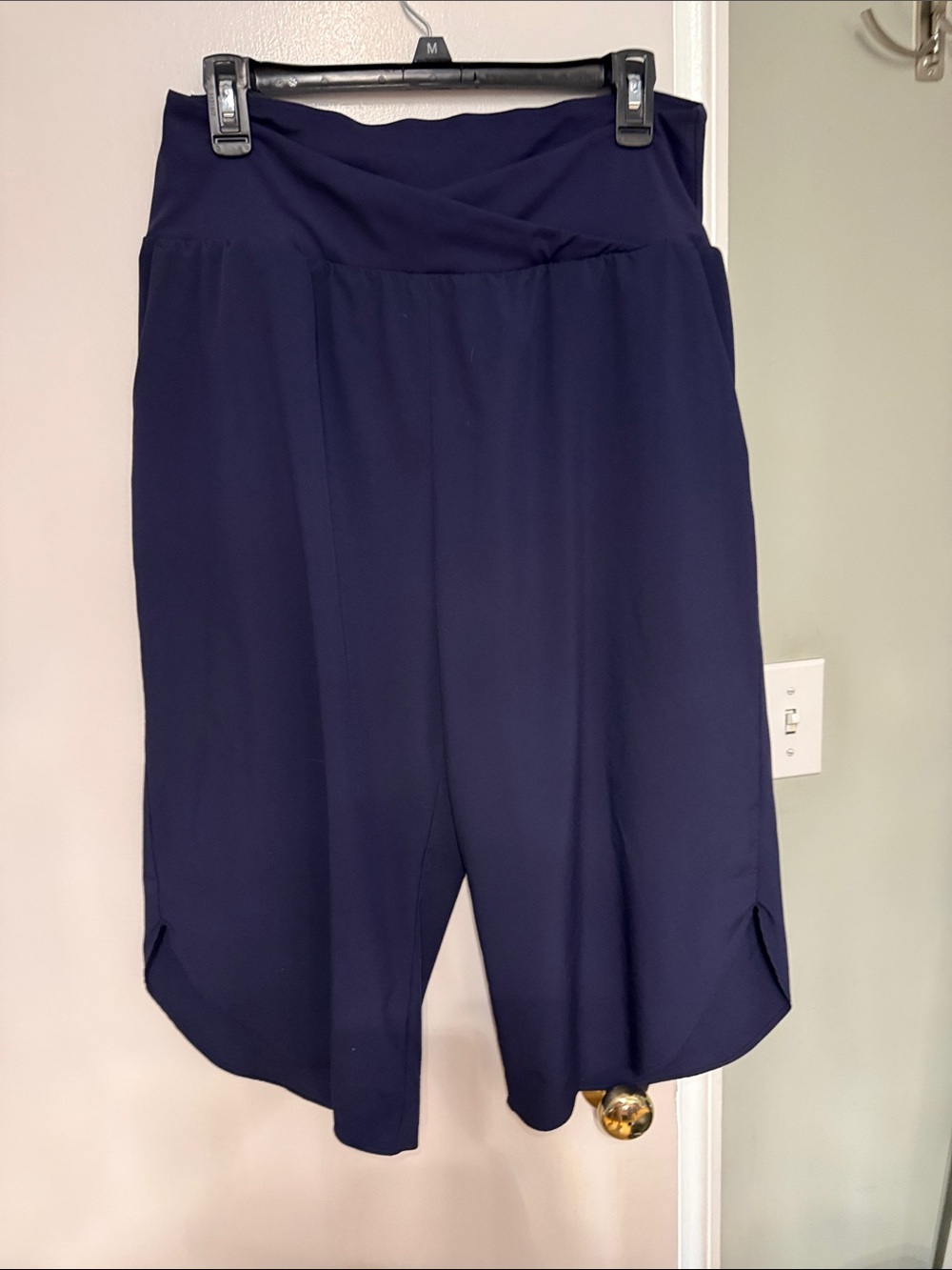HALARA Navy Capri Culottes Size Large